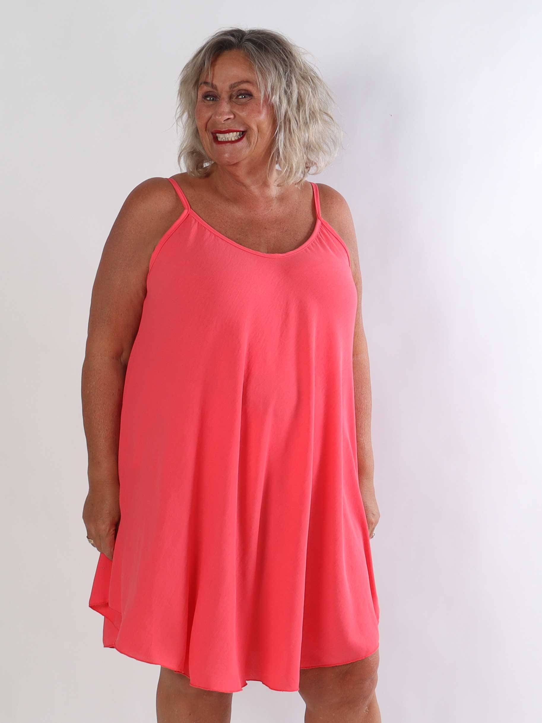 Marceline Short - Kort plus size stropkjole i viskose med A-facon